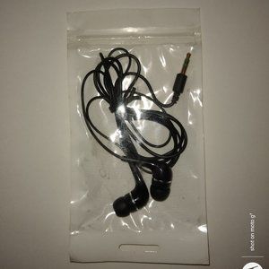 3.5 Headphones, earbuds, wired,
